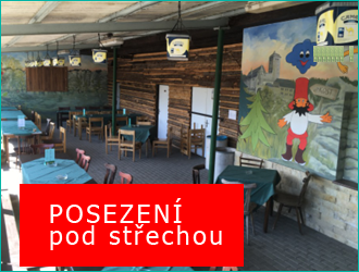 Pohled na posezení na krytou zahrádku pod střechou